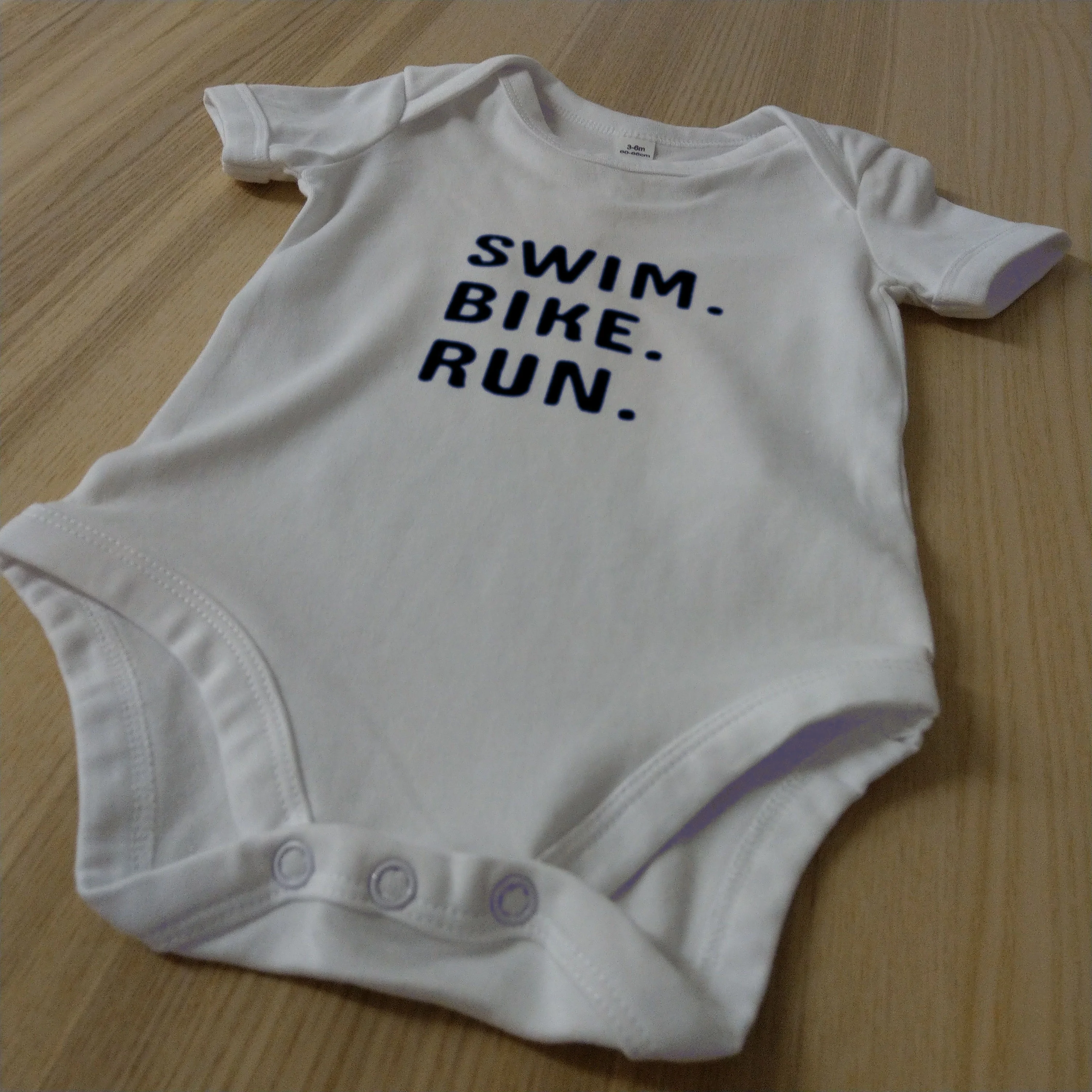 Strampler - Swim Bike Run - schwarz - Babystrampler