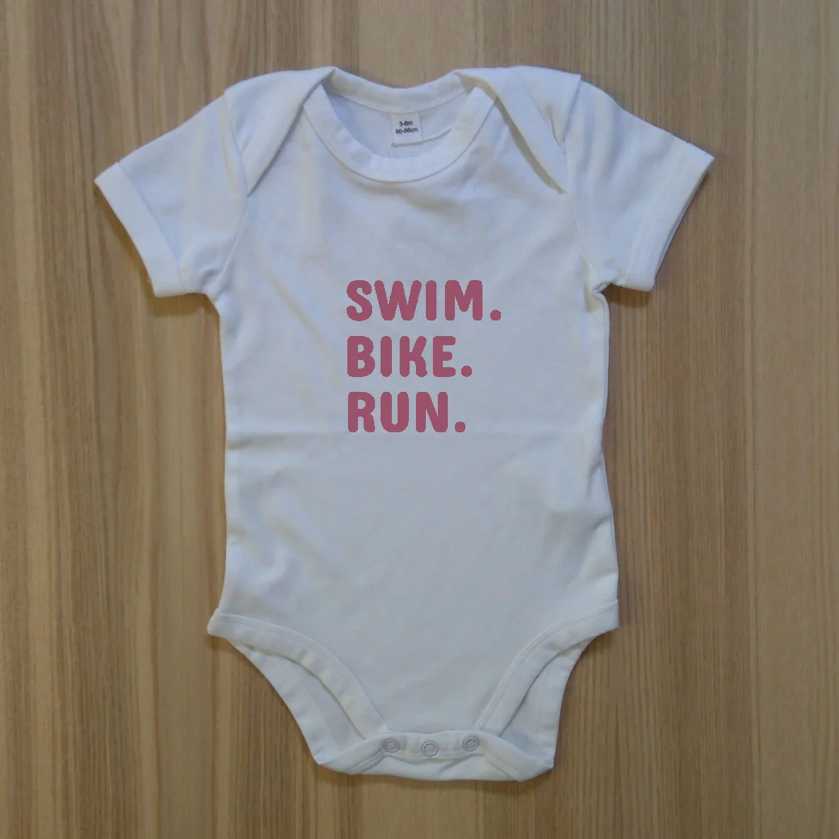 Strampler - Swim Bike Run - pastellrosa - Babystrampler